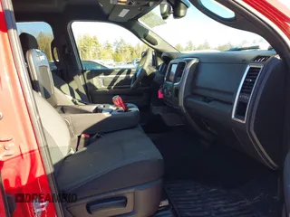 2022 Ram 1500 Warlock z VIN 1C6RR7GG5NS226790, wystawiony jako IAAI lot #41582027 z przebiegiem 22 767 mil mil oraz . Historia ofert i sprzedaży dostępna na DreamBid. Obrazek 5.