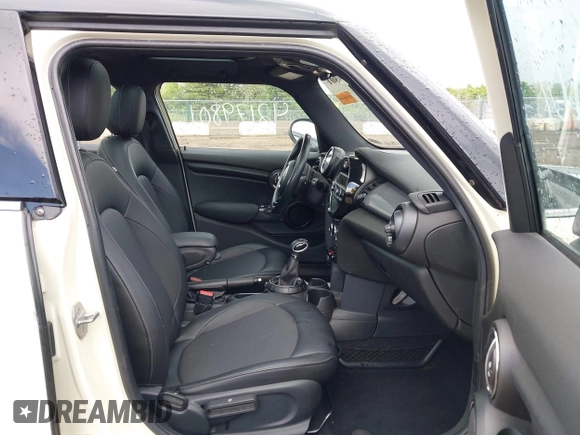 2015 MINI Hardtop 4 Door with VIN WMWXS5C52FT831291, listed as a IAAI auction lot 42179801 with 63,261 mi miles and . Bid and sale history available at DreamBid. Image 5.