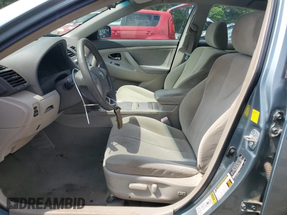 2011 Toyota Camry LE z VIN 4T4BF3EK3BR126630, wystawiony jako Copart lot #58396155 z przebiegiem 155 727 mil mil oraz Czysty tytuł • Clean title. Historia ofert i sprzedaży dostępna na DreamBid. Obrazek 7.