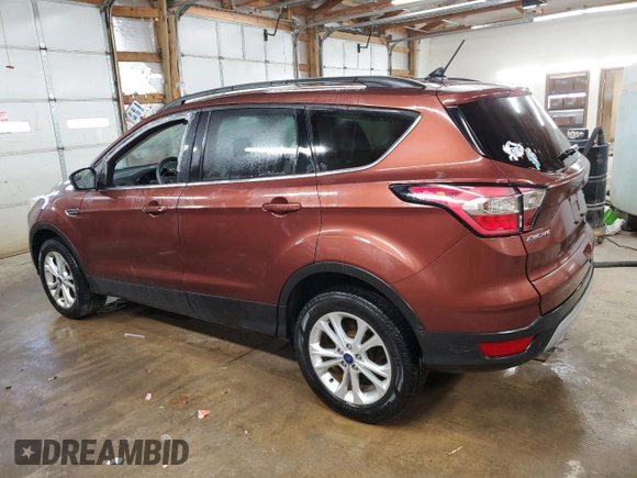2018 Ford Escape SE z VIN 1FMCU9GD2JUA21582, wystawiony jako Copart lot #56165155 z przebiegiem 88 881 mil mil oraz Czysty tytuł • Clean title. Historia ofert i sprzedaży dostępna na DreamBid. Obrazek 2.