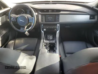 2018 Jaguar XF 25t Premium with VIN SAJBJ4FX9JCY54696, listed as a Copart auction lot 84917114 with 88,377 mi miles and Salvage Title. Bid and sale history available at carsss.com. Image 8.