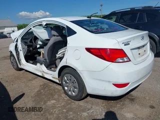 2017 Hyundai Accent SE z VIN KMHCT4AE8HU232920, wystawiony jako IAAI lot #42214731 z przebiegiem 116 586 mil mil oraz . Historia ofert i sprzedaży dostępna na DreamBid. Obrazek 3.