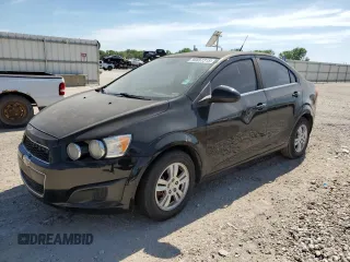 2012 Chevrolet Sonic LT z VIN 1G1JC5SH5C4167214, wystawiony jako Copart lot #56657315 z przebiegiem Nie podano mil oraz Czysty tytuł • Clean title. Historia ofert i sprzedaży dostępna na DreamBid. Obrazek 1.