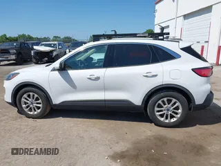 2020 Ford Escape SE с VIN 1FMCU0G64LUB74027, выставлен на аукционе IAAI как лот 42016483 с пробегом 131 672 миль миль и . История ставок и продаж доступна на DreamBid. Изображение 13.