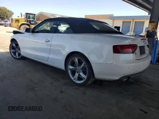 2011 Audi A5 Premium Plus z VIN WAUJFAFH0BN009645, wystawiony jako Copart lot #54074215 z przebiegiem 81 632 mil mil oraz Szkoda całkowita • Salvage title. Historia ofert i sprzedaży dostępna na DreamBid. Obrazek 2.