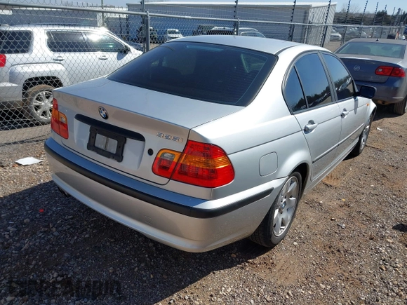 2003 BMW 3 Series 325i with VIN WBAAZ33443PH32847, listed as a IAAI auction lot 41754298 with 165,494 mi miles. Bid and sale history available at carsss.com. Image 4.