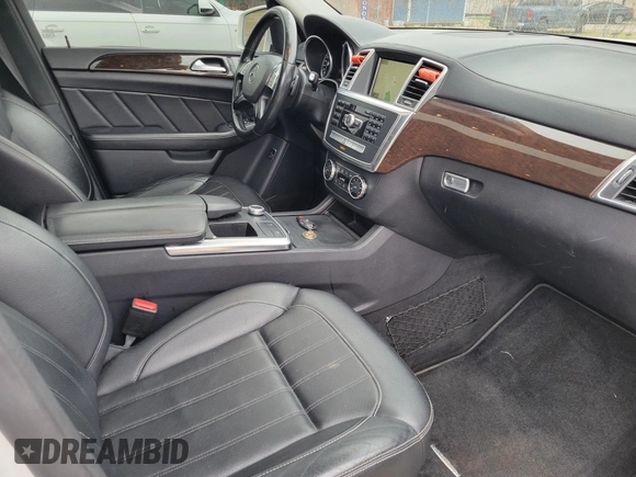 2015 Mercedes-Benz GL-Class GL 450 with VIN 4JGDF6EE2FA517080, listed as a IAAI auction lot 41640032 with 136,625 mi miles. Bid and sale history available at carsss.com. Image 5.