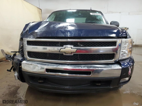 2011 Chevrolet Silverado 1500 LT with VIN 1GCRKSE3XBZ189898, listed as a Copart auction lot 49823915 with 136,700 mi miles and Clean Title. Bid and sale history available at carsss.com. Image 5.