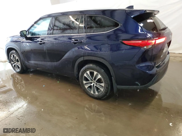 2022 Toyota Highlander XLE with VIN 5TDHZRBH8NS566380, listed as a Copart auction lot 52572785 with 109,103 mi miles and Clean Title. Bid and sale history available at carsss.com. Image 2.
