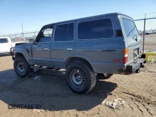 1987 Toyota Land Cruiser z VIN JT3FJ60G4H1135841, wystawiony jako Copart lot #88982685 z przebiegiem Nie podano mil oraz Nie do naprawy • Non repairable. Historia ofert i sprzedaży dostępna na DreamBid. Obrazek 2.