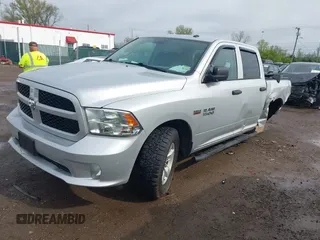 2017 Ram 1500 Express z VIN 3C6RR7KT0HG793912, wystawiony jako IAAI lot #42117201 z przebiegiem 111 728 mil mil oraz . Historia ofert i sprzedaży dostępna na DreamBid. Obrazek 20.