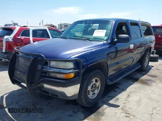 2000 Chevrolet Suburban LS with VIN 3GNEC16T1YG131974, listed as a IAAI auction lot 41983971 with 245,767 mi miles. Bid and sale history available at carsss.com. Image 2.