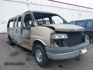 2008 Chevrolet Express Passenger z VIN 1GAHG39K981205450, wystawiony jako IAAI lot #40304968 z przebiegiem Nie podano mil oraz . Historia ofert i sprzedaży dostępna na DreamBid. Obrazek 1.