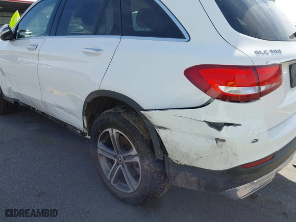 2019 Mercedes-Benz GLC with VIN WDC0G4JB3KV150851, listed as a IAAI auction lot 41835987 with 1 mi miles. Bid and sale history available at carsss.com. Image 20.