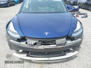 2020 Tesla Model 3 Standard Range Plus z VIN 5YJ3E1EA8LF785010, wystawiony jako IAAI lot #42130951 z przebiegiem 90 072 mil mil oraz . Historia ofert i sprzedaży dostępna na DreamBid. Obrazek 6.