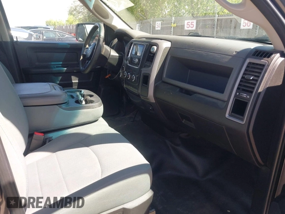 2018 Ram 1500 Express z VIN 1C6RR7FG2JS285033, wystawiony jako IAAI lot #42278751 z przebiegiem 203 340 mil mil oraz . Historia ofert i sprzedaży dostępna na DreamBid. Obrazek 5.