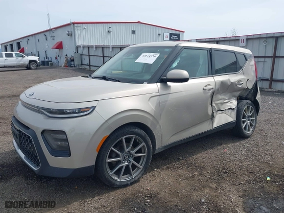 2020 Kia Soul EX with VIN KNDJ33AU1L7014239, listed as a IAAI auction lot 42014939 with 86,933 mi miles. Bid and sale history available at carsss.com. Image 17.