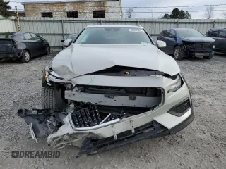 2021 Volvo V60 z VIN YV4102WK5M1068137, wystawiony jako Copart lot #43039304 z przebiegiem 46 349 mil mil oraz . Historia ofert i sprzedaży dostępna na DreamBid. Obrazek 5.