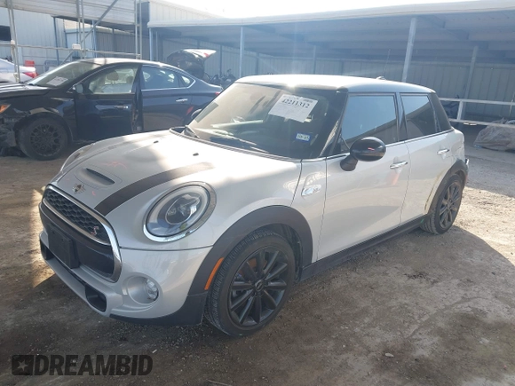 2015 MINI Hardtop 4 Door S z VIN WMWXU3C55F2B66314, wystawiony jako IAAI lot #42211312 z przebiegiem 101 395 mil mil oraz . Historia ofert i sprzedaży dostępna na DreamBid. Obrazek 17.