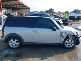 2011 MINI Clubman z VIN WMWZF3C59BT188367, wystawiony jako IAAI lot #40755351 z przebiegiem 122 023 mil mil oraz . Historia ofert i sprzedaży dostępna na DreamBid. Obrazek 13.