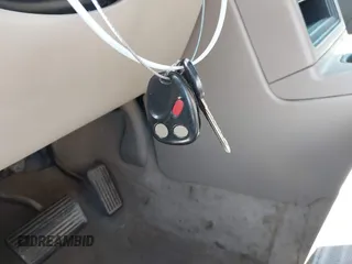 2005 Chevrolet Tahoe Police z VIN 1GNEC13Z15R223249, wystawiony jako IAAI lot #41874311 z przebiegiem 144 681 mil mil oraz . Historia ofert i sprzedaży dostępna na DreamBid. Obrazek 11.