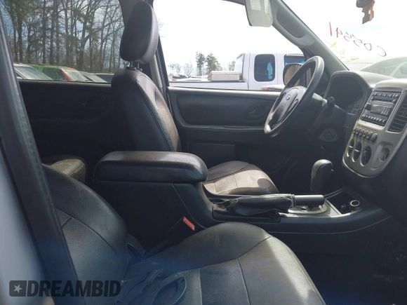 2007 Ford Escape Limited with VIN 1FMYU94147KC05541, listed as a IAAI auction lot 41783016 with 1 mi miles. Bid and sale history available at carsss.com. Image 5.