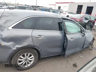 2020 Kia Sorento LX with VIN 5XYPG4A33LG623783, listed as a IAAI auction lot 41425268 with 39,284 mi miles. Bid and sale history available at carsss.com. Image 13.