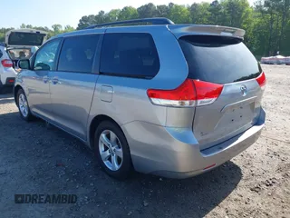 2012 Toyota Sienna LE AAS с VIN 5TDKK3DC5CS207090, выставлен на аукционе IAAI как лот 42100711 с пробегом 139 638 миль миль и . История ставок и продаж доступна на DreamBid. Изображение 3.