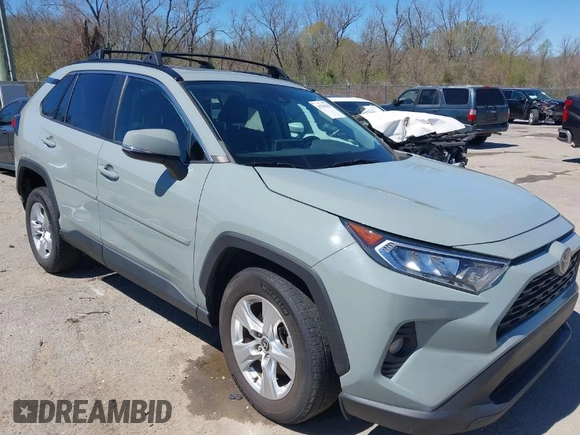 2021 Toyota RAV4 XLE with VIN 2T3W1RFV2MW137411, listed as a IAAI auction lot 41781029 with 80,002 mi miles. Bid and sale history available at carsss.com. Image 1.