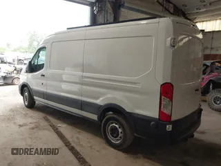 2020 Ford Transit Cargo z VIN 1FTBR1C80LKB26065, wystawiony jako IAAI lot #42545264 z przebiegiem 54 978 mil mil oraz . Historia ofert i sprzedaży dostępna na DreamBid. Obrazek 3.