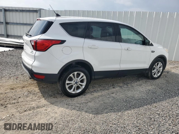 2019 Ford Escape SE z VIN 1FMCU0GD9KUB81245, wystawiony jako Copart lot #56739285 z przebiegiem 60 813 mil mil oraz Czysty tytuł • Clean title. Historia ofert i sprzedaży dostępna na DreamBid. Obrazek 3.