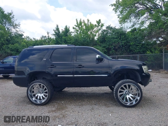2007 Chevrolet Tahoe LT z VIN 1GNFK13067R331734, wystawiony jako IAAI lot #42372797 z przebiegiem 173 150 mil mil oraz . Historia ofert i sprzedaży dostępna na DreamBid. Obrazek 13.