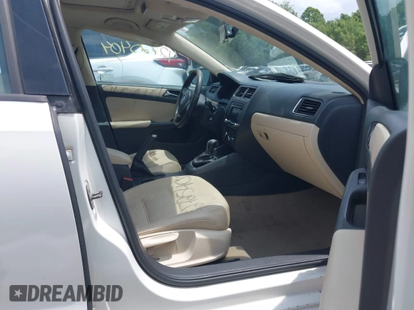 2011 Volkswagen Jetta SE with VIN 3VWDX7AJXBM348012, listed as a IAAI auction lot 42725404 with 235,361 mi miles and . Bid and sale history available at DreamBid. Image 5.
