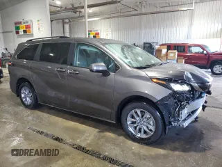 2024 Toyota Sienna XLE with VIN 5TDYSKFC5RS142123, listed as a Copart auction lot 42911995 with 4,003 mi miles and Salvage Title. Bid and sale history available at DreamBid. Image 4.