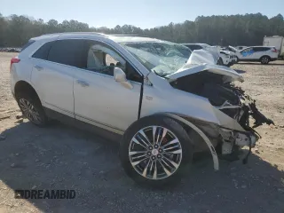 2018 Cadillac XT5 Premium Luxury FWD z VIN 1GYKNERS6JZ224490, wystawiony jako Copart lot #48401595 z przebiegiem Nie podano mil oraz Szkody całkowita. Historia ofert i sprzedaży dostępna na DreamBid. Obrazek 4.