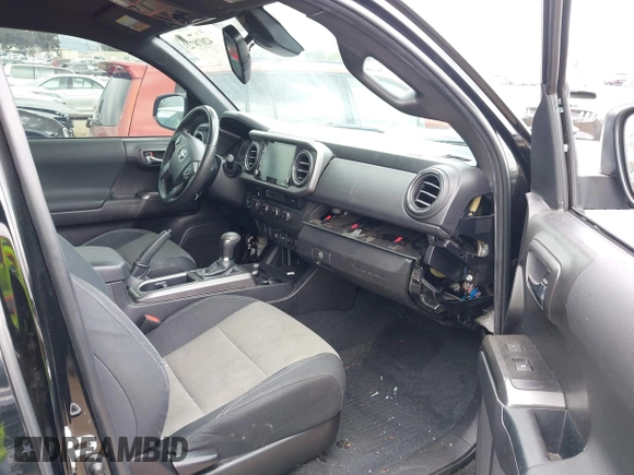 2023 Toyota Tacoma SR z VIN 3TMCZ5AN4PM548729, wystawiony jako IAAI lot #42078723 z przebiegiem 30 966 mil mil oraz . Historia ofert i sprzedaży dostępna na DreamBid. Obrazek 5.
