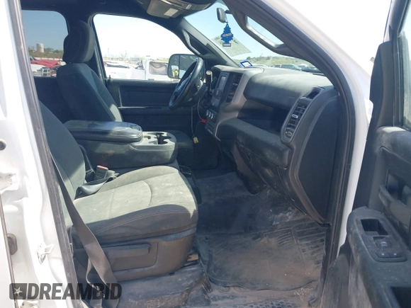 2022 Ram 2500 Tradesman z VIN 3C6UR5HL1NG213746, wystawiony jako IAAI lot #41917608 z przebiegiem 133 775 mil mil oraz . Historia ofert i sprzedaży dostępna na DreamBid. Obrazek 5.