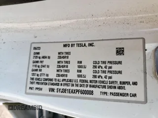 2023 Tesla Model 3 z VIN 5YJ3E1EAXPF600008, wystawiony jako Copart lot #61063675 z przebiegiem 58 733 mil mil oraz Szkoda całkowita • Salvage title. Historia ofert i sprzedaży dostępna na DreamBid. Obrazek 12.