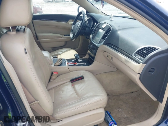 2014 Chrysler 300 z VIN 2C3CCAAG5EH373645, wystawiony jako IAAI lot #42282963 z przebiegiem 220 825 mil mil oraz . Historia ofert i sprzedaży dostępna na DreamBid. Obrazek 5.