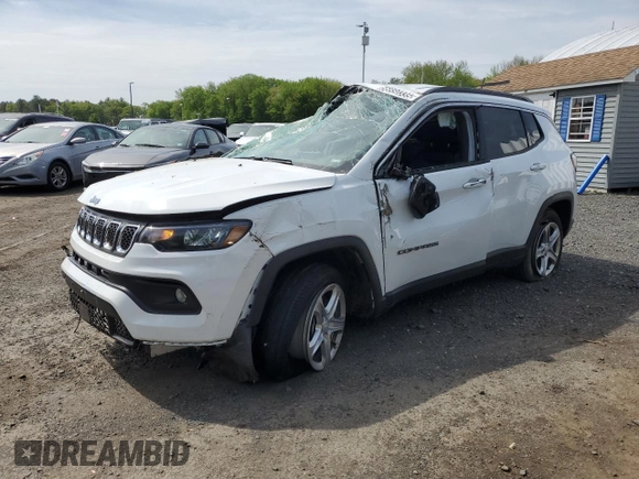 2024 Jeep Compass Latitude z VIN 3C4NJDBN2RT604989, wystawiony jako Copart lot #56880335 z przebiegiem 21 445 mil mil oraz Nie do naprawy • Non repairable. Historia ofert i sprzedaży dostępna na DreamBid. Obrazek 1.