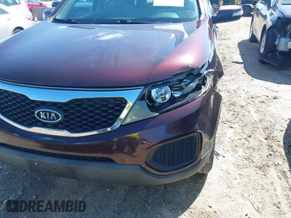 2013 Kia Sorento LX with VIN 5XYKTCA62DG331960, listed as a IAAI auction lot 41971476 with 186,287 mi miles. Bid and sale history available at carsss.com. Image 12.