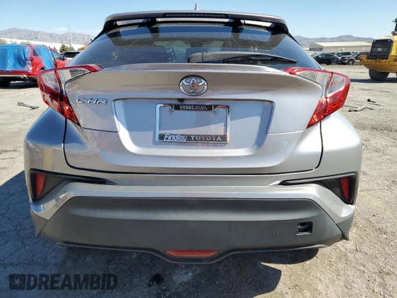 2018 Toyota C-HR XLE z VIN NMTKHMBX5JR014024, wystawiony jako Copart lot #56367465 z przebiegiem 79 882 mil mil oraz Szkoda całkowita • Salvage title. Historia ofert i sprzedaży dostępna na DreamBid. Obrazek 6.