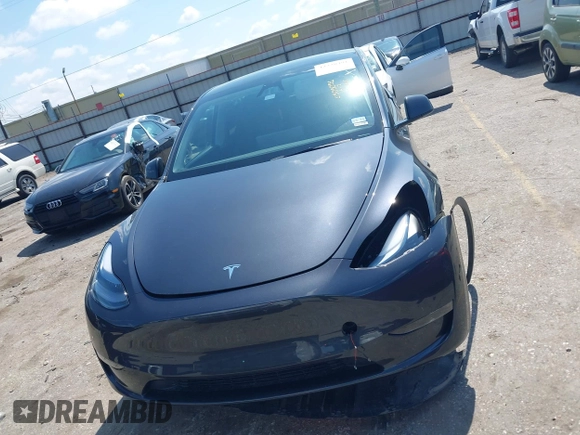 2024 Tesla Model Y with VIN 7SAYGDED9RA321373, listed as a IAAI auction lot 42228491 with 6,452 mi miles and . Bid and sale history available at DreamBid. Image 11.