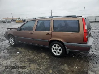 1999 Volvo V70 XC with VIN YV1LZ56D0X2598786, listed as a Copart auction lot 43061625 with 139,388 mi miles and Salvage Title. Bid and sale history available at carsss.com. Image 2.