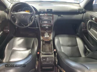 2004 Mercedes-Benz C 240 с VIN WDBRF61J94A603690, выставлен на аукционе Copart как лот 47736335 с пробегом 177 050 миль миль и Списание • Salvage title. История ставок и продаж доступна на DreamBid. Изображение 8.