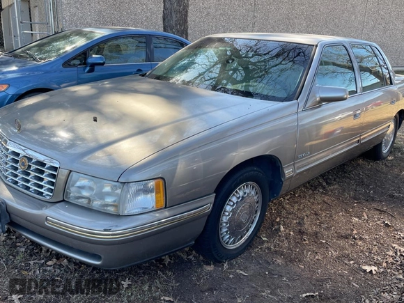 1999 Cadillac DeVille DHS z VIN 1G6KE54Y9XU783302, wystawiony jako Copart lot #42375455 z przebiegiem Nie podano mil oraz Czysty tytuł • Clean title. Historia ofert i sprzedaży dostępna na DreamBid. Obrazek 2.