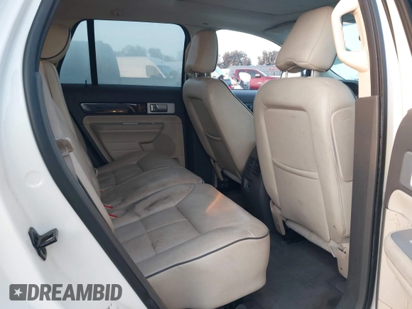 2008 Lincoln MKX z VIN 2LMDU68C98BJ11860, wystawiony jako IAAI lot #42076339 z przebiegiem 136 889 mil mil oraz . Historia ofert i sprzedaży dostępna na DreamBid. Obrazek 8.