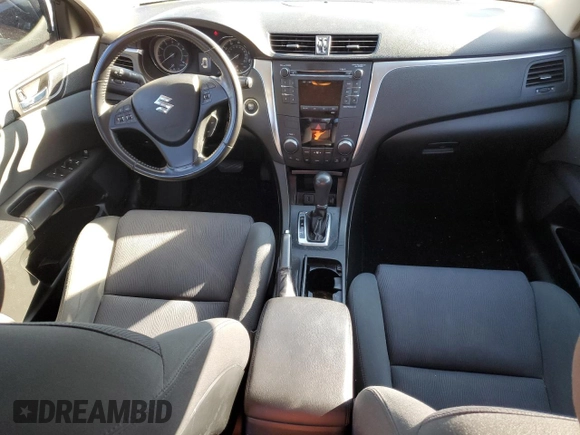 2011 Suzuki Kizashi SE z VIN JS2RE9A30B6110204, wystawiony jako Copart lot #85853384 z przebiegiem 168 962 mil mil oraz Szkoda całkowita • Salvage title. Historia ofert i sprzedaży dostępna na DreamBid. Obrazek 8.