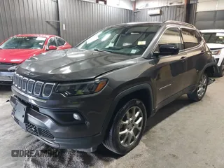 2022 Jeep Compass Latitude Lux с VIN 3C4NJDFB0NT117963, выставлен на аукционе IAAI как лот 42146133 с пробегом 57 003 миль миль и . История ставок и продаж доступна на DreamBid. Изображение 2.