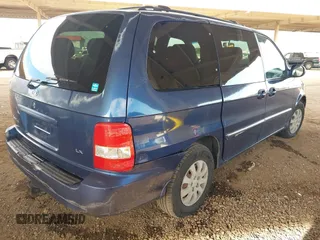 2005 Kia Sedona LX with VIN KNDUP132X56697388, listed as a IAAI auction lot 40695710 with 217,116 mi miles. Bid and sale history available at carsss.com. Image 4.